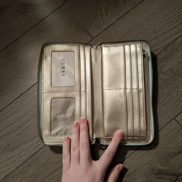 Guess MINT Handbag and Wallet Set - Picture 6 of 7